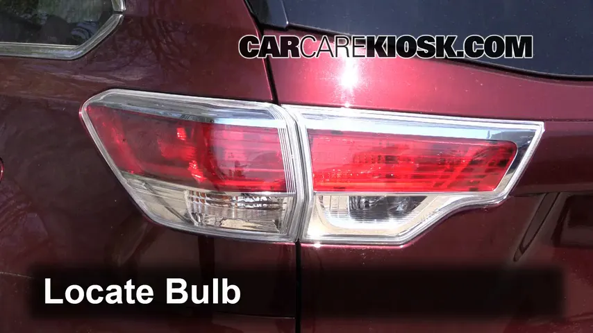 2014 Toyota Highlander LE 3.5L V6 Lights Tail Light (replace bulb)